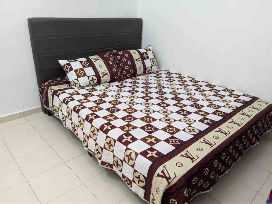 Homestay Delisha Parit Raja Uthm Esterno foto