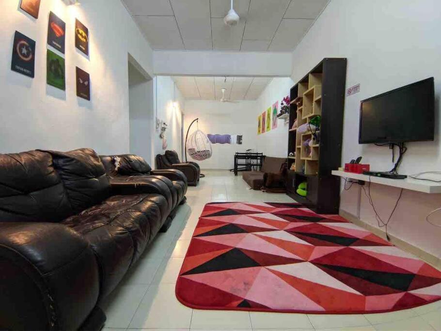 Homestay Delisha Parit Raja Uthm Esterno foto